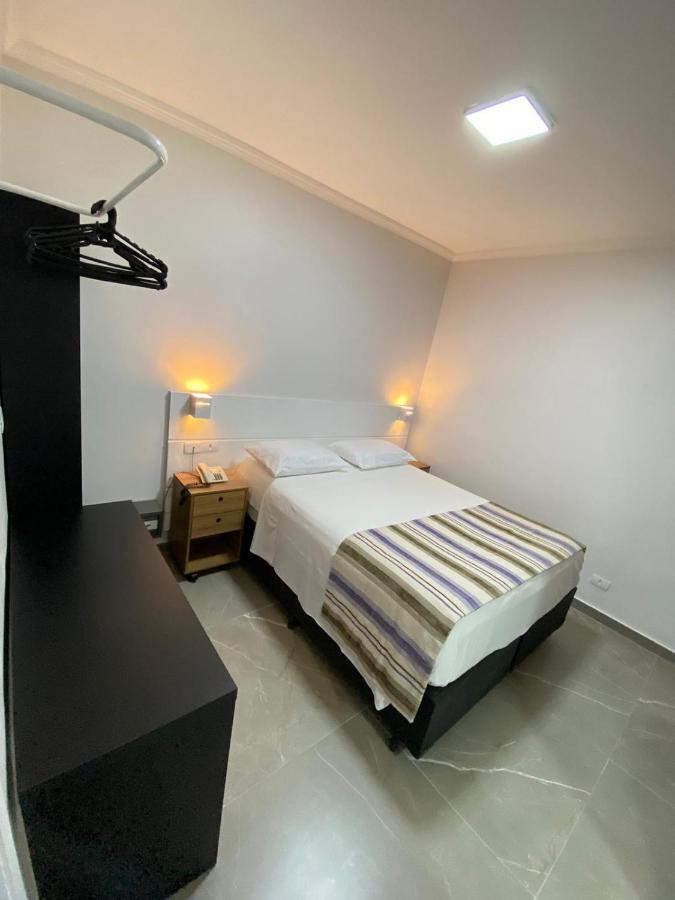FLAT - acomoda até 4 hóspedes - Bairro do Gonzaga - Santos SP Exterior foto